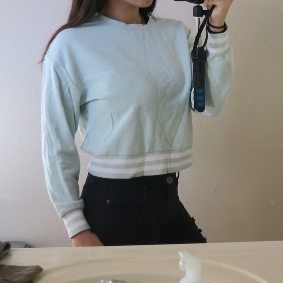 Cropped Sweatshirt - Picture 1 of 3